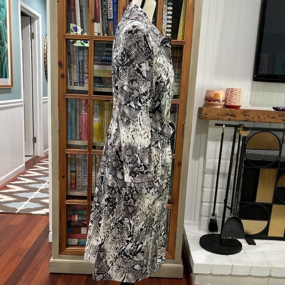 NWOT Anthropologie Helene Berman Snake-Printed Trench Coat, Size Medium - Picture 4 of 12